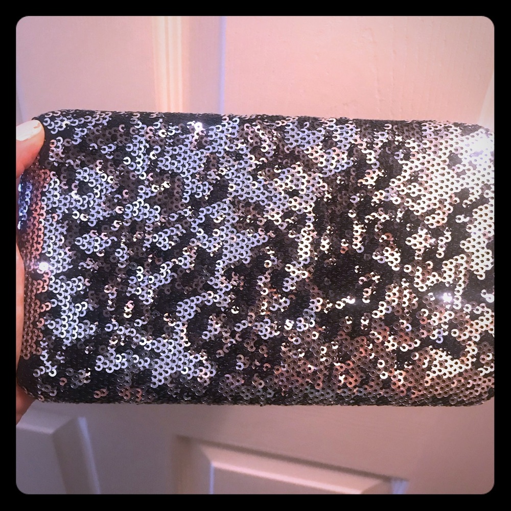 Sequin clutch